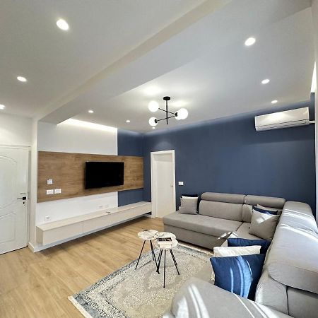 Luxurious Seaside Apartment Durres Bagian luar foto